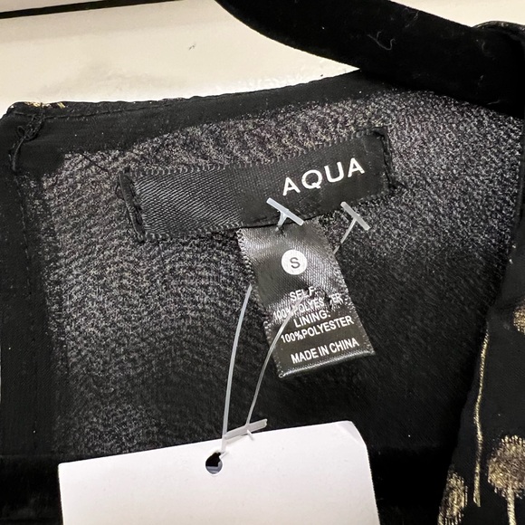 NWT Aqua Foiled Peplum V-Neck Blouse - Picture 10 of 11